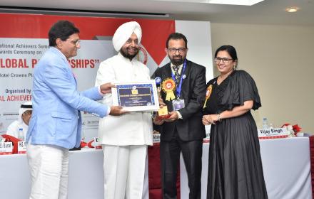 Greendes MD Dr. Mayank Mithaiwala accepting award for emerging brand of the year (Dubai, UAE) – 2019